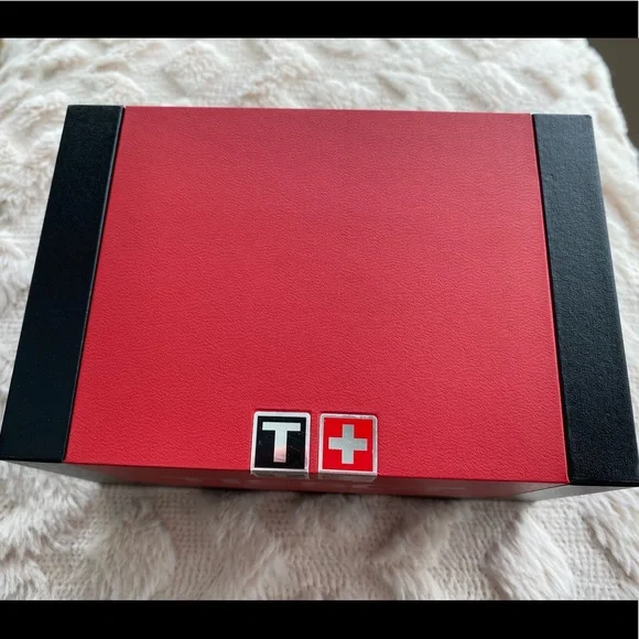 NEW🌟🇨🇭TISSOT Titanium with Sapphire Crystal 32mm, Swiss Made - Picture 6 of 12